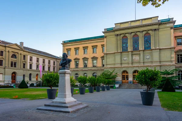Budova Ženevské Univerzity Švýcarsku — Stock fotografie