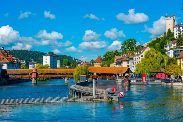 İsviçre 'nin Luzern kentinde Spreuerbruecke Panoraması ve tarihi takviye.