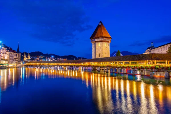 Ночной Вид Капельбрюкке Швейцарском Городе Люцерн — стоковое фото