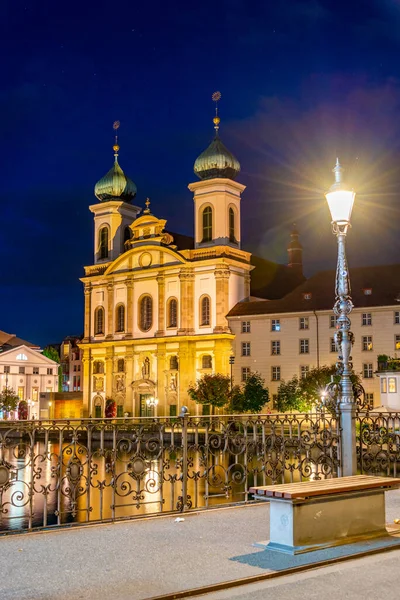 Widok Nocy Kościoła Franciszka Ksawerego Szwajcarskim Mieście Luzern — Zdjęcie stockowe