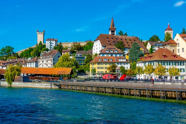 İsviçre 'nin Luzern kentinde Spreuerbruecke Panoraması ve tarihi takviye.