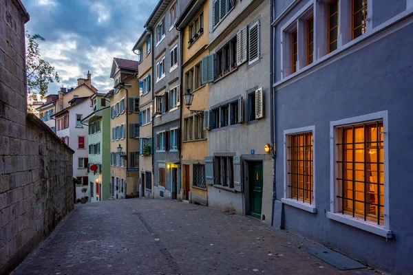Sunset View Narrow Street Winding Historical Center Zuerich Switzerland — Stock Photo, Image