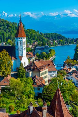 İsviçre 'deki şatodan Thun' un Panorama manzarası.
