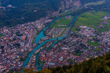 İsviçre, Interlaken 'in günbatımı manzarası.