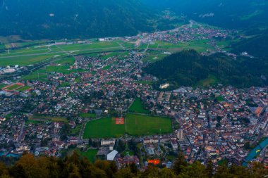 İsviçre, Interlaken 'in günbatımı manzarası.