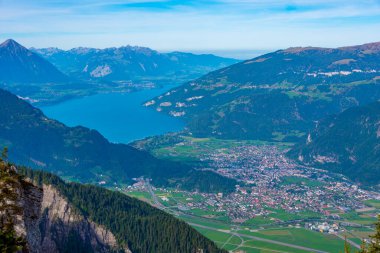 Interlaken, İsviçre 'nin Panorama manzarası.