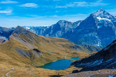 İsviçre Alplerinde Bachsee 'nin Panorama manzarası.