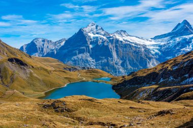 İsviçre Alplerinde Bachsee 'nin Panorama manzarası.
