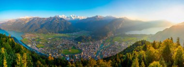 İsviçre, Interlaken 'in günbatımı manzarası.