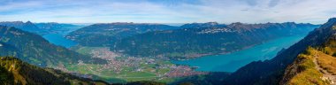 Interlaken, İsviçre 'nin Panorama manzarası.
