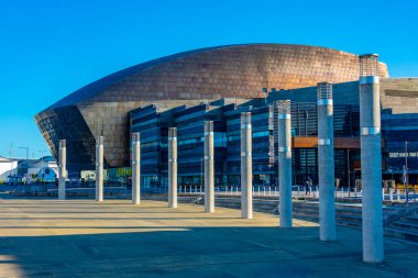 Galler 'in başkenti Cardiff' teki Roald Dahl Plass ve Galler Milenyum Merkezi.