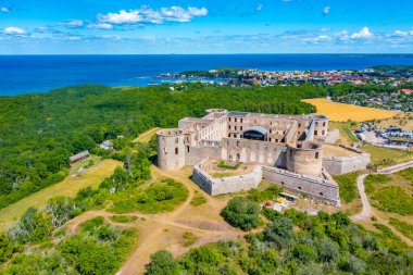 İsveç 'teki Borgholm şatosunun havadan görünüşü.