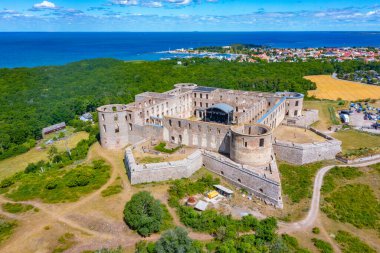 İsveç 'teki Borgholm şatosunun havadan görünüşü.