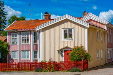 İsveç 'in Eksjo kasabasında renkli kereste evleri
