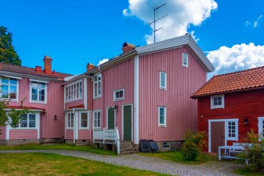 İsveç 'in Eksjo kasabasında renkli kereste evleri