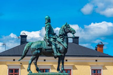 İsveç 'in Eskjo kentindeki merkez meydanında bir heykel..