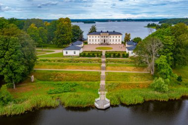 Stjernsund Kalesi İsveç 'te bulutlu bir günde izlendi.