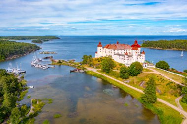 İsveç 'teki Eksik Kale Manzarası.