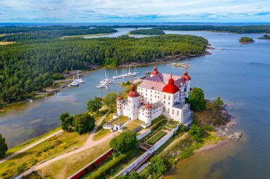 İsveç 'teki Eksik Kale Manzarası.