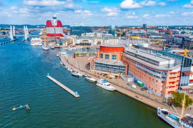 Lilla Bombacı Binası, Opera Binası ve Barken Viking gemisi..