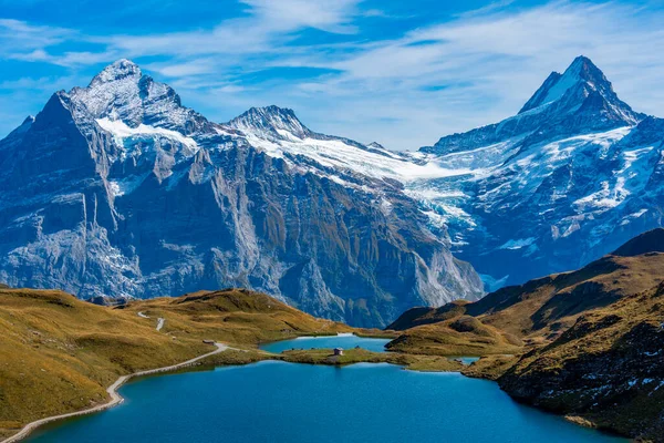 İsviçre Alplerinde Bachsee 'nin Panorama manzarası.
