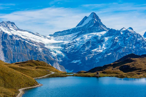 İsviçre Alplerinde Bachsee 'nin Panorama manzarası.