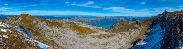 瑞士什尼热 普拉特 第一登山道两侧的岩石景观 — 图库照片