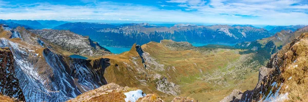 瑞士什尼热 普拉特 第一登山道两侧的岩石景观 — 图库照片
