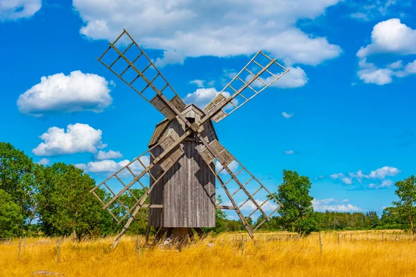 Starý Dřevěný Větrný Mlýn Olandském Ostrově Švédsku — Stock fotografie