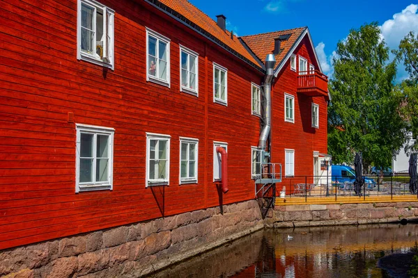 Casas Coloridas Madeira Lado Canal Cidade Sueca Eksjo — Fotografia de Stock