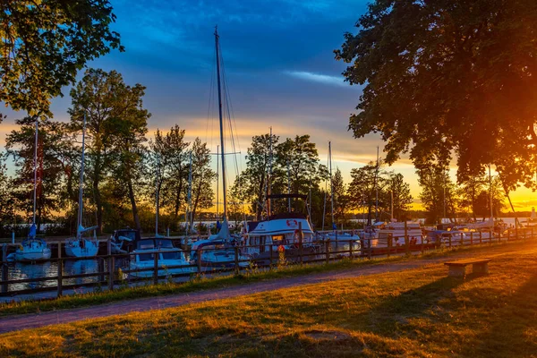 Sonnenuntergang Blick Auf Den Yachthafen Der Schwedischen Stadt Vadstena — Stockfoto