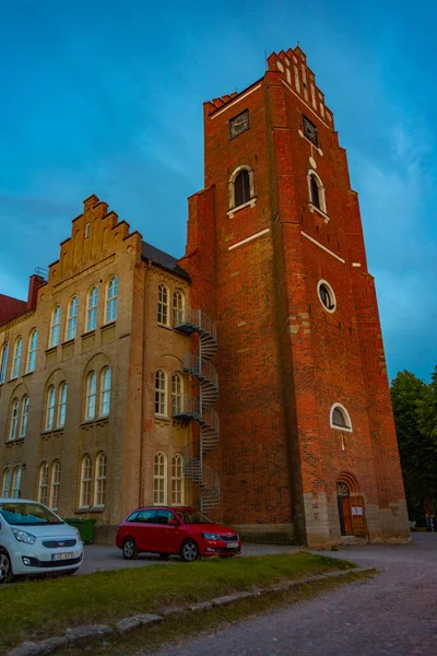 Roter Turm Der Schwedischen Stadt Vadstena Bei Sonnenuntergang — Stockfoto