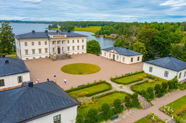 在瑞典阴天里参观的施特林桑德城堡 — 图库照片