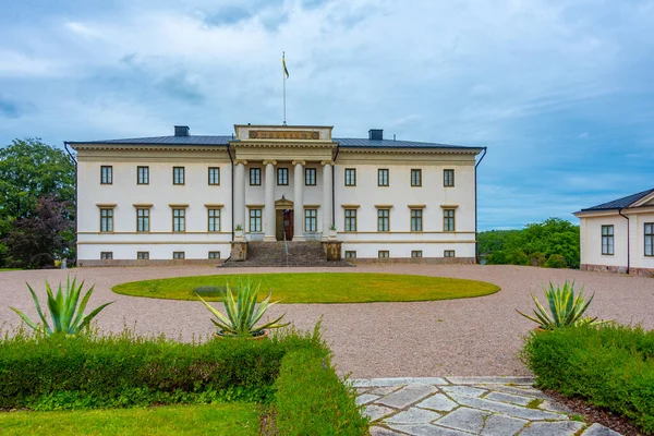 在瑞典阴天里参观的施特林桑德城堡 — 图库照片