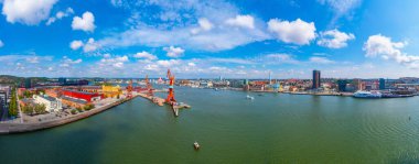 İsveç 'in Goteborg limanında turnalar.