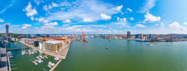 İsveç 'in Goteborg limanında turnalar.