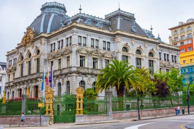 Oviedo, İspanya, 11 Haziran 2022: İspanya 'nın Oviedo kentindeki Asturias Prensliği Parlamentosu.