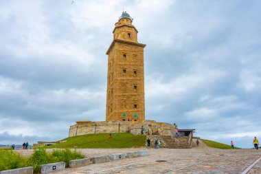 Bir Coruna, İspanya, 11 Haziran 2022: İspanyol kasabası A Coruna 'daki Herkül Deniz Feneri Kulesi.