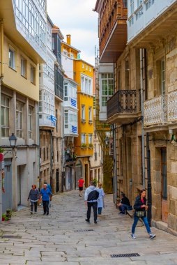 A Coruna, İspanya, 11 Haziran 2022: A Coruna, İspanya 'daki Dar Sokak.