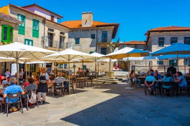 Pontevedra, İspanya, 10 Haziran 2022: Eski Pontevedra, İspanya 'da bir caddenin manzarası.