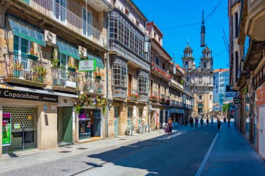 Pontevedra, İspanya, 10 Haziran 2022: Eski Pontevedra, İspanya 'da bir caddenin manzarası.