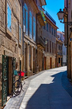 Pontevedra, İspanya, 10 Haziran 2022: Eski Pontevedra, İspanya 'da bir caddenin manzarası.
