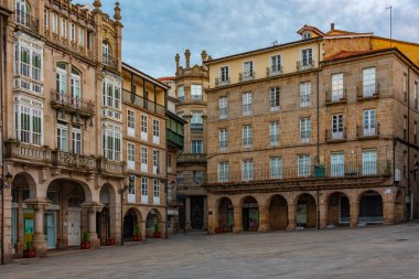 Ourense, İspanya, 10 Haziran 2022: İspanyol kenti Ourense 'deki Praza meydanı manzarası.