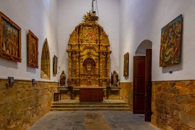 Astorga, İspanya, 9 Haziran 2022: İspanya 'daki Aziz Mary Katedrali' nin İçi.