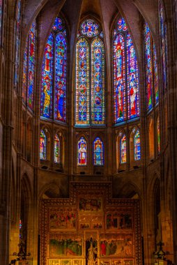 Leon, İspanya, 9 Haziran 2022 İspanya 'nın Leon kasabasındaki Katedral' in İçi.