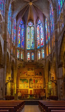Leon, İspanya, 9 Haziran 2022 İspanya 'nın Leon kasabasındaki Katedral' in İçi.