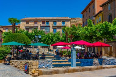 Daroca, İspanya, 5 Haziran 2022: İspanya 'nın Daroca kentindeki Ortaçağ Caddesi.