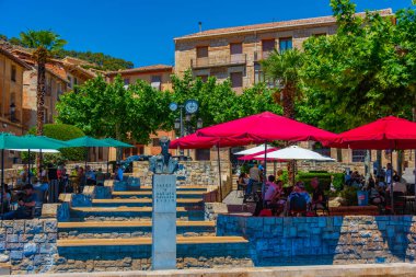 Daroca, İspanya, 5 Haziran 2022: İspanya 'nın Daroca kentindeki Ortaçağ Caddesi.