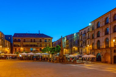 Soria, İspanya, 4 Haziran 2022: İspanya 'nın Soria kentindeki Plaza Belediye Başkanının Gece Görüşü.