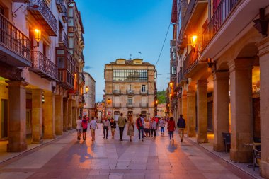 Soria, İspanya, 4 Haziran 2022: Soria İspanya 'da bir sokakta gece hayatı